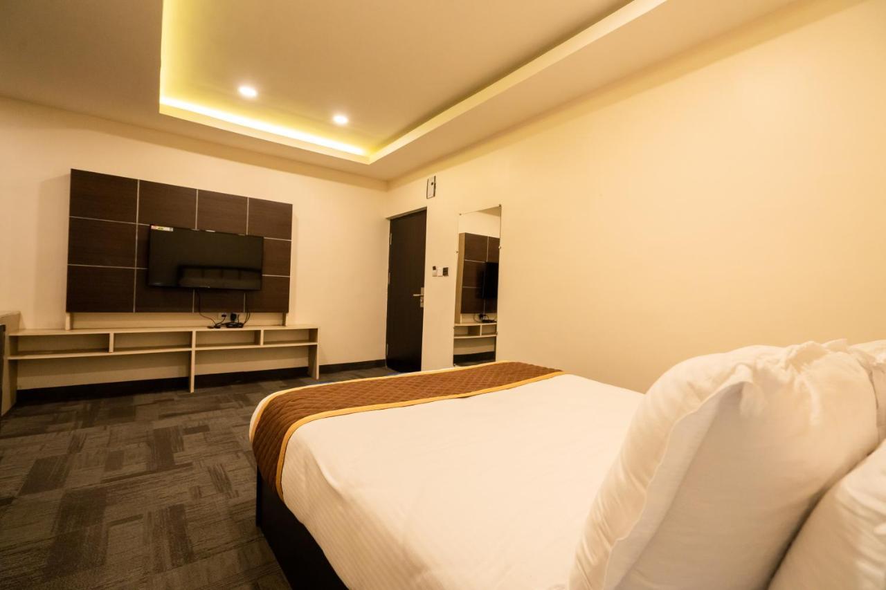 Royale Lalawi Hotel Aizawl Exterior photo