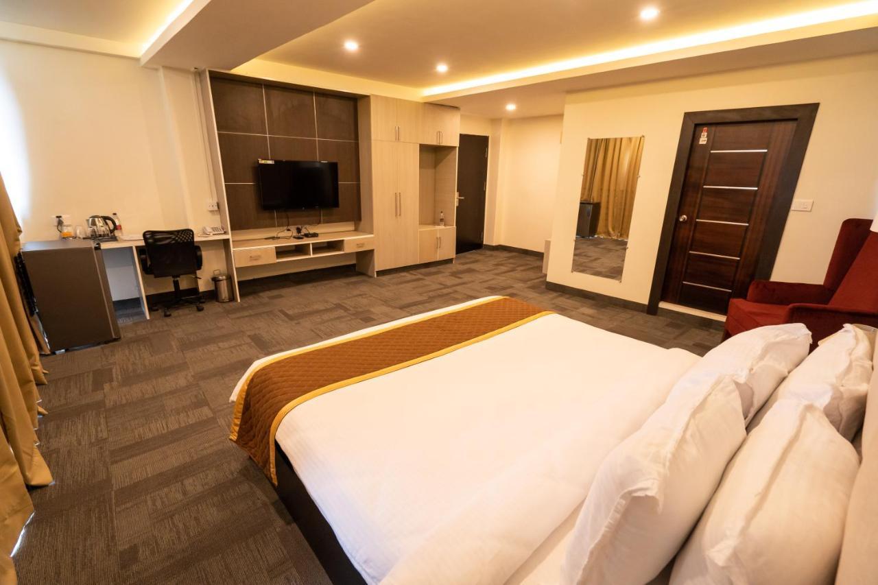 Royale Lalawi Hotel Aizawl Exterior photo