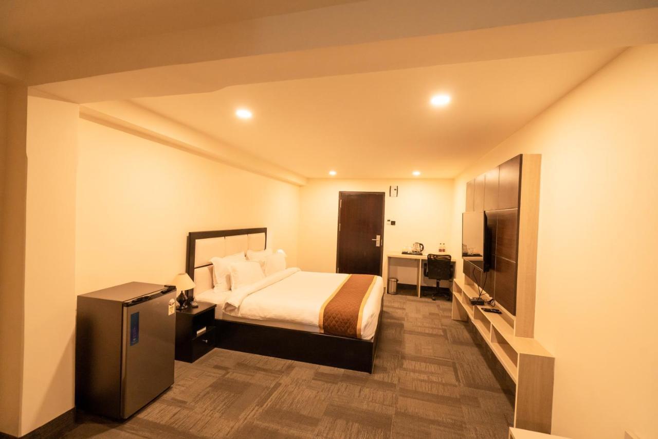 Royale Lalawi Hotel Aizawl Exterior photo